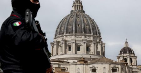 "Plac św. Piotra super opancerzony". Wszystkie służby w gotowości