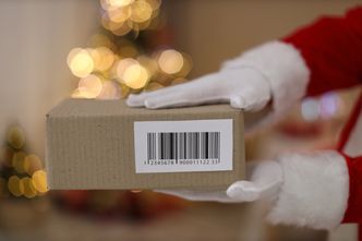 Trwa szczyt zakupowy! Sprawdź, kiedy wysłać prezenty, by dotarły pod choinkę