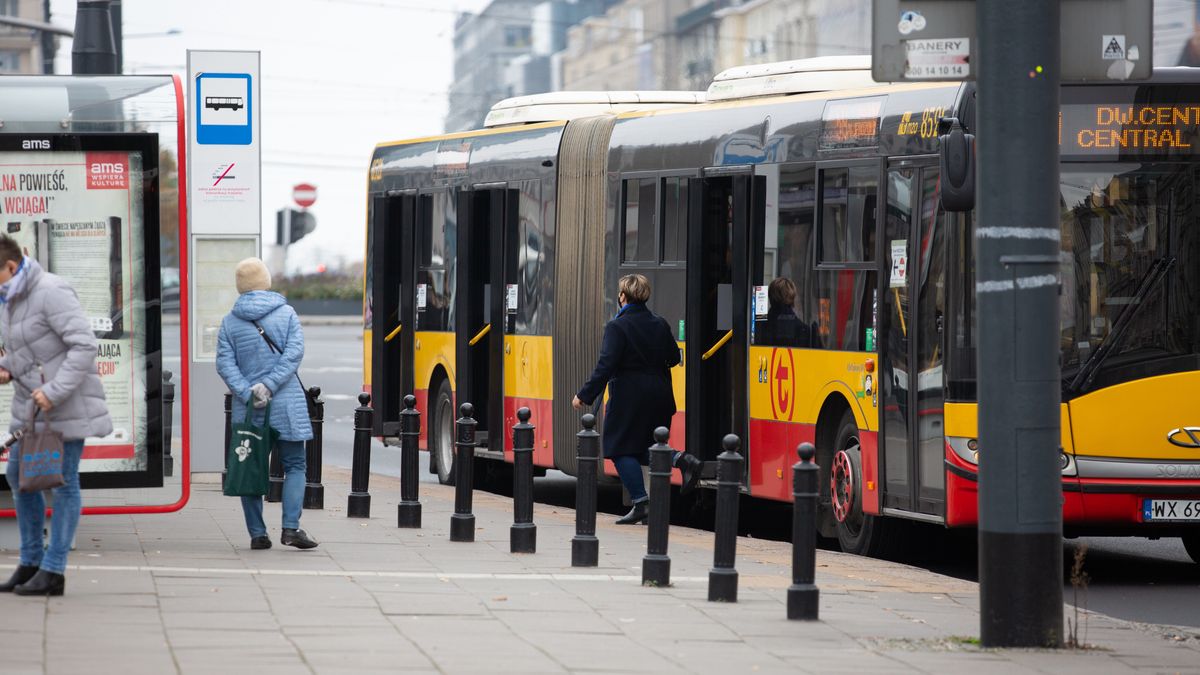 autobus przystanek warszawa komunikacja miejska tramwaj transport publiczny