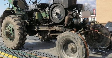 Jeździł nocą ciągnikiem z pasażerem bez świateł... z 3,5 promila i zakazem kierowania