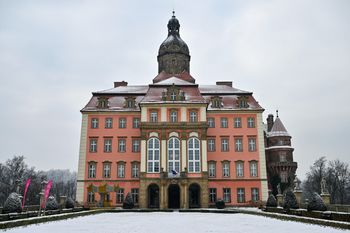 Tajemnice Zamku Książ: Od rezydencji Hochbergów po mroczny "Projekt Riese"