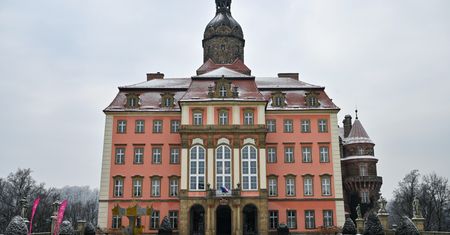 Tajemnice Zamku Książ: Od rezydencji Hochbergów po mroczny "Projekt Riese"
