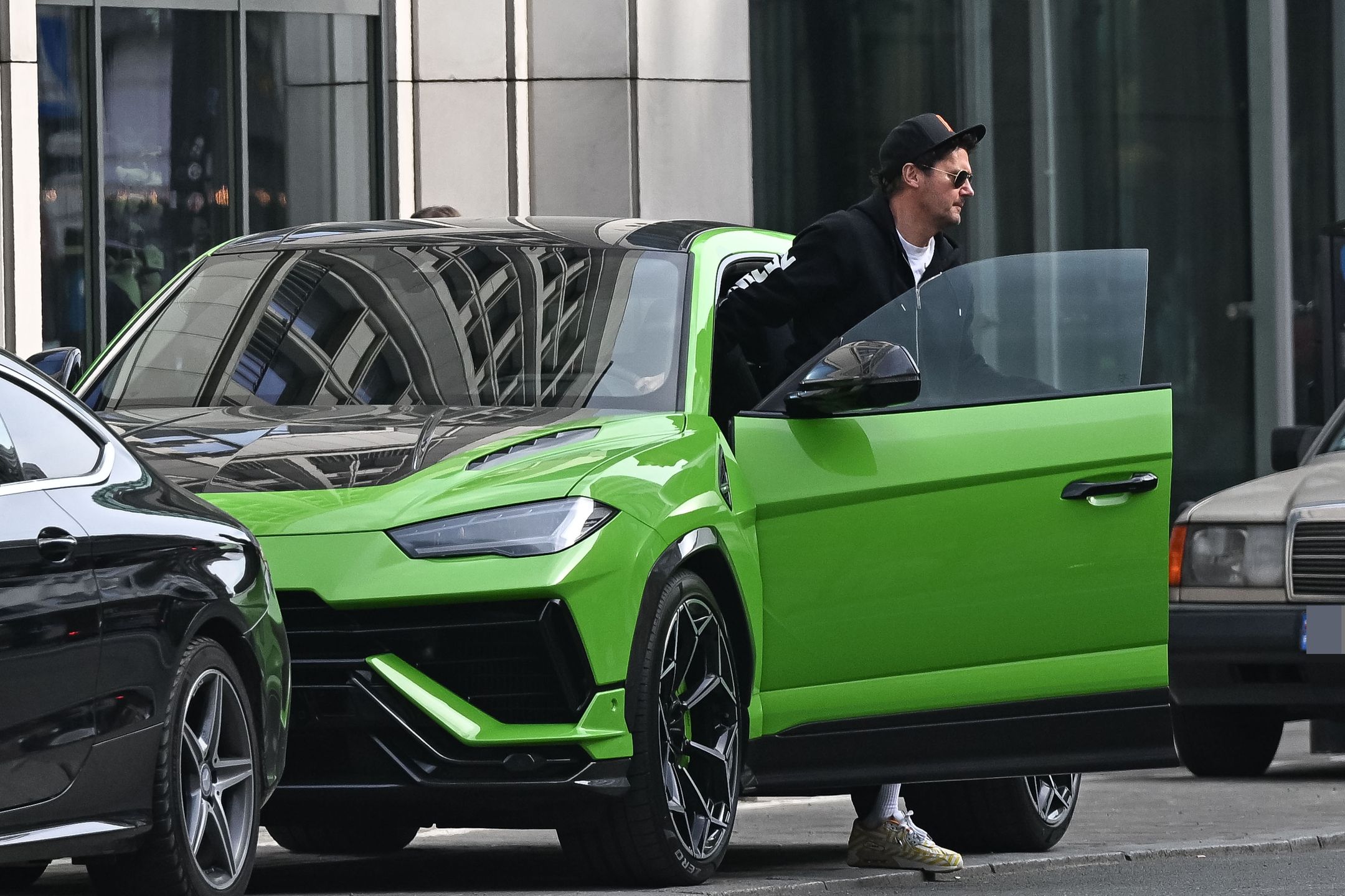 Kuba Wojewódzki wozi się po mieście autem za milion złotych