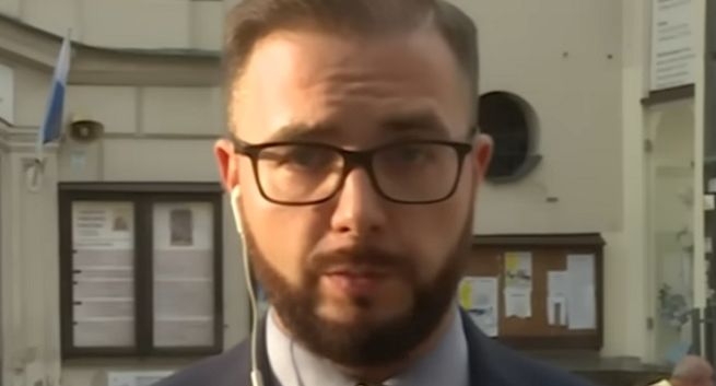 W „Wiadomościach” był pierwszym Polakiem lecącym do USA bez wizy. Teraz pracuje w TV Republika