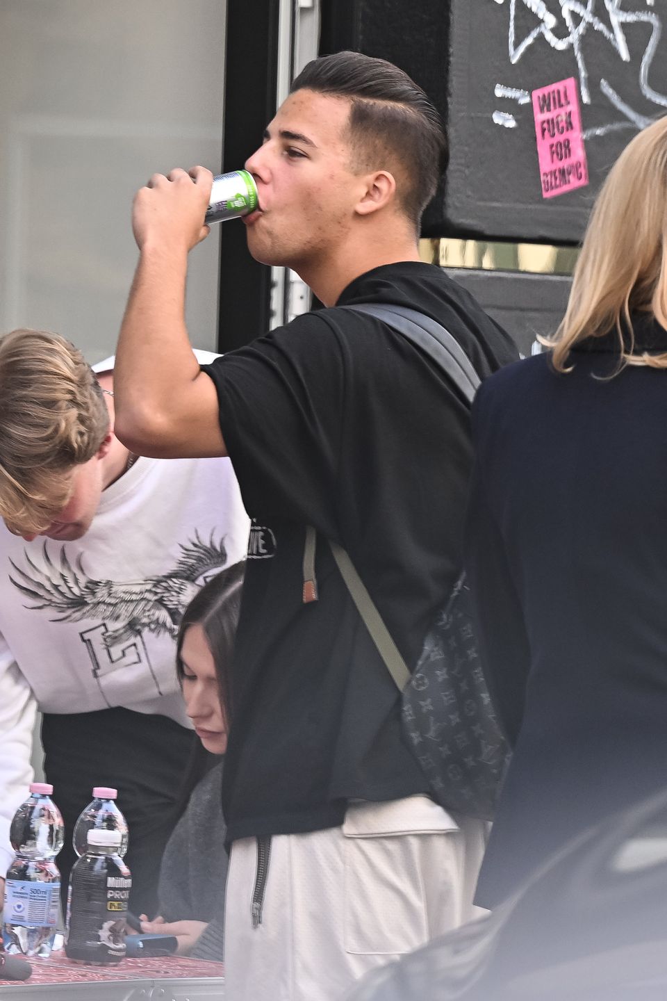 Allan Krupa z dziewczyną na mieście