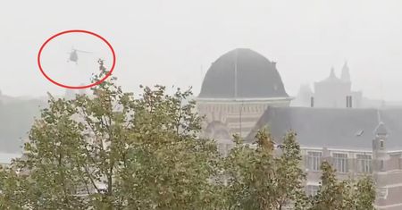 Niesamowite sceny na niebie. Porwał helikopter dla swojej żony