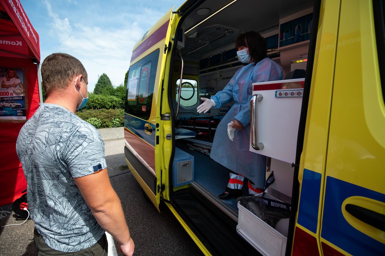 Szczepienia przeciw COVID-10. Żołnierz WOT zniechęciła mężczyznę