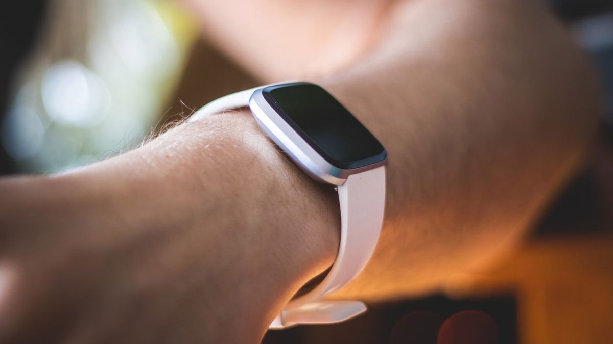 Smartwatche wykryją infekcję koronawirusem? Fitbit już nad tym pracuje 1
