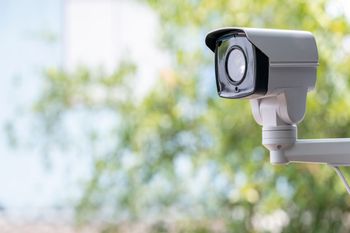 Pierwsza taka kara w Polsce. Zainstalował domowy monitoring i musi zapłacić 27 tys. zł