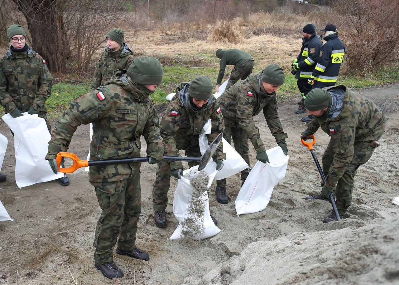 Buszkowice: Szkolenie terytorialsów z reagowania na zagrożenia powodziowe