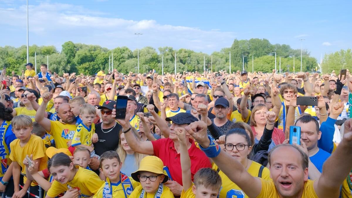 feta kibiców i piłkarzy Motoru Lublin