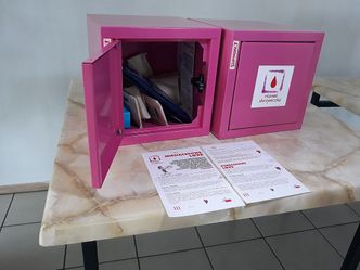 Różowe skrzyneczki w szkołach i instytucjach. Bez obaw, zajrzyj do środka