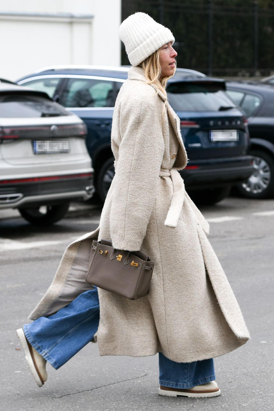 Naturalna Ewa Chodakowska z torebką za 100 tysięcy złotych