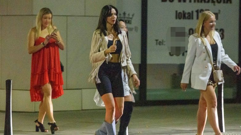 Marcela Leszczak na nocnym wyjściu ze znajomymi