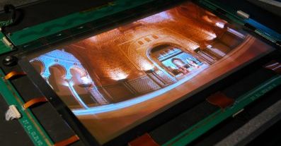 Wyświetlacze na butelkach i szybach? Nowości OLED z Cambridge