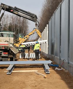 Płot na granicy na ukończeniu. Do budowy zużyto 50 tys. ton stali