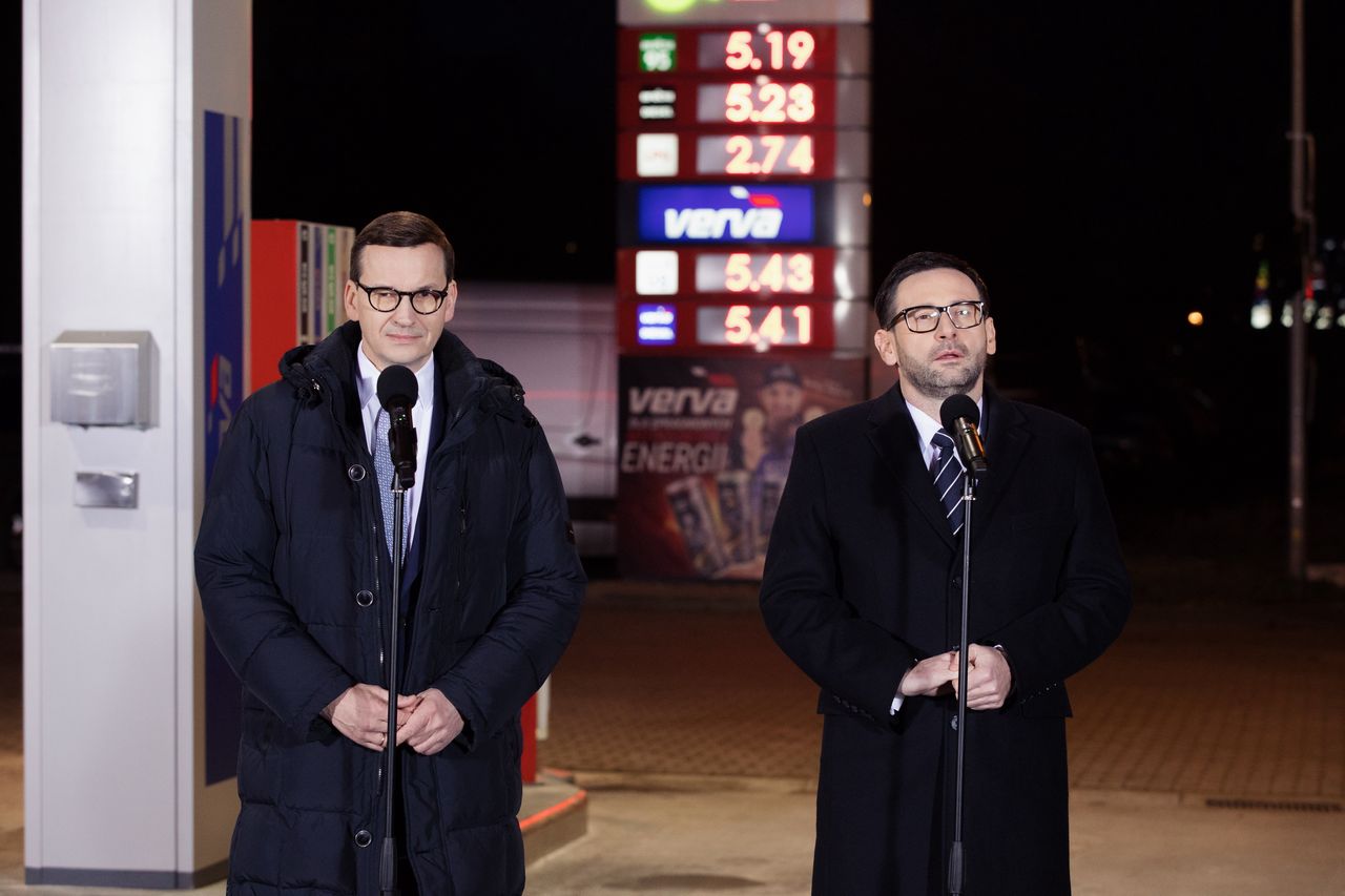 Orlen zapłaci podatek od nadmiarowych zysków? Bruksela ponagla Polskę