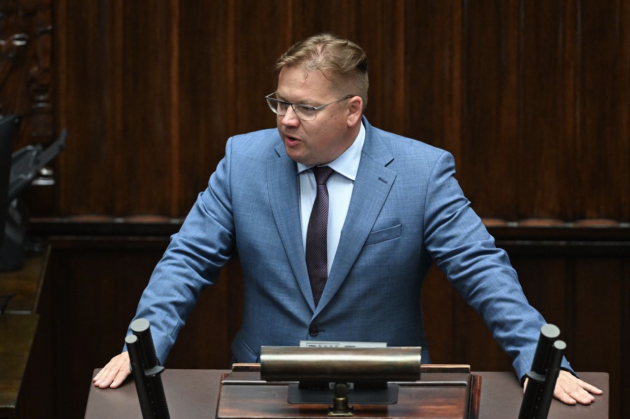 Zabrał w Sejmie głos ws. słów o Nowackiej. Na sali śmiech