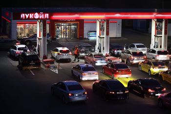 Kolejki po benzynę wróciły do Rosji. Dane przeczą zapewnieniom Kremla o poprawie