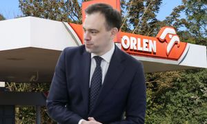 "Od wtorku na stacjach niższe ceny". Minister finansów ogłasza