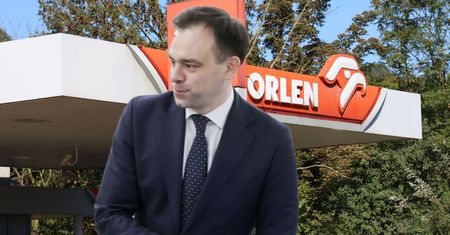 "Od wtorku na stacjach niższe ceny". Minister finansów ogłasza