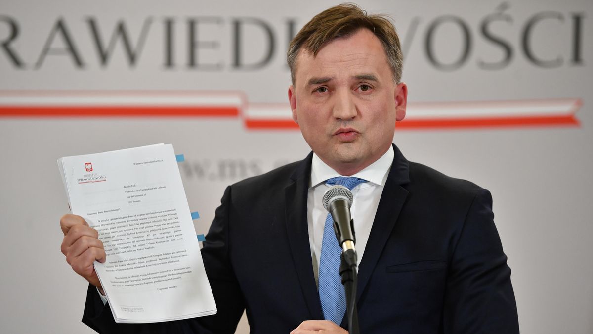 Zbigniew Ziobro
Radek Pietruszka
briefing prasowy, komentarz, konferencja prasowa, MS, polityk, polityka, TK, trybuna�, Trybuna� Konstytucyjny, wyrok, konstytucja, prawo, unijne, pismo do Donalda Tuska