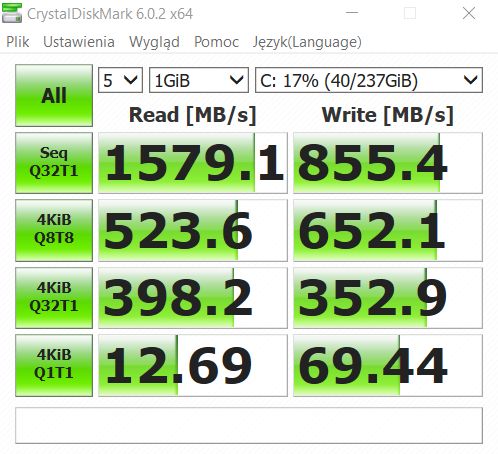 Możliwości dysku twardego w teście CristalDiskMark.