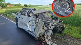 Lublin: Poważny wypadek w Podzamczu. BMW uderzyło w drzewa i rozpadło się na części