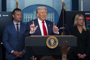 Agencja celna zaskoczyła rynki. Trump rozwiał wątpliwości ws. ceł na złoto