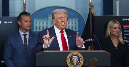 Agencja celna zaskoczyła rynki. Trump rozwiał wątpliwości ws. ceł na złoto