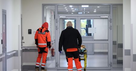 Kuriozalna sytuacja w szpitalu w Poznaniu. Bójka lekarza z ratownikiem