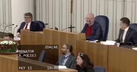 Niecodzienny incydent podczas obrad Senatu. "Tato, wołają cię!"