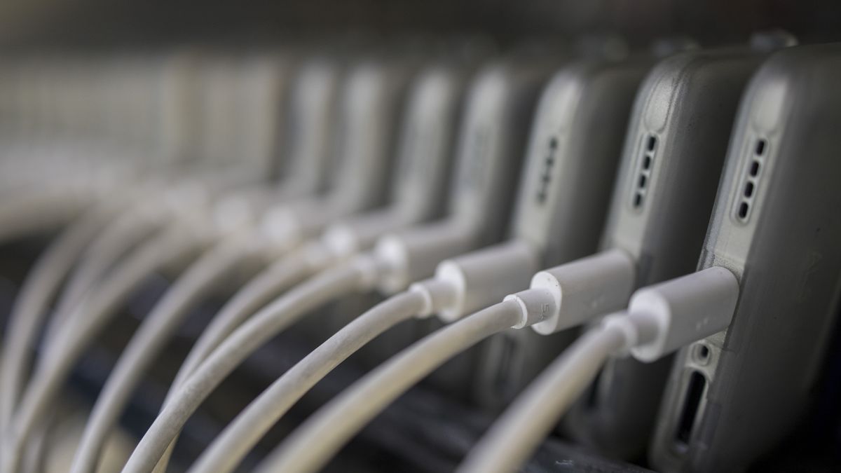 Phones are charged before the dispatch inside the Realme factory in Greater Noida, India, on Wednesday, June 1, 2022. Chinas Realme closing in on market leaders Xiaomi, Samsung, yet hurdles loom in treacherous market where many stumbled. Photographer: Anindito Mukerjee/BloomberP