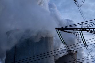 Porównali Francję i Niemcy. Piszą o "ciemnej flaucie"