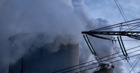 Porównali Francję i Niemcy. Piszą o "ciemnej flaucie"