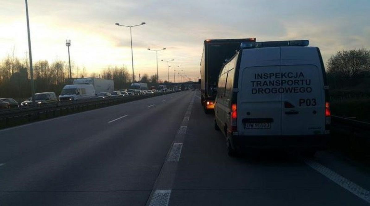 Cofał tirem na autostradzie A4 przez 2 kilometry, bo przegapił zjazd