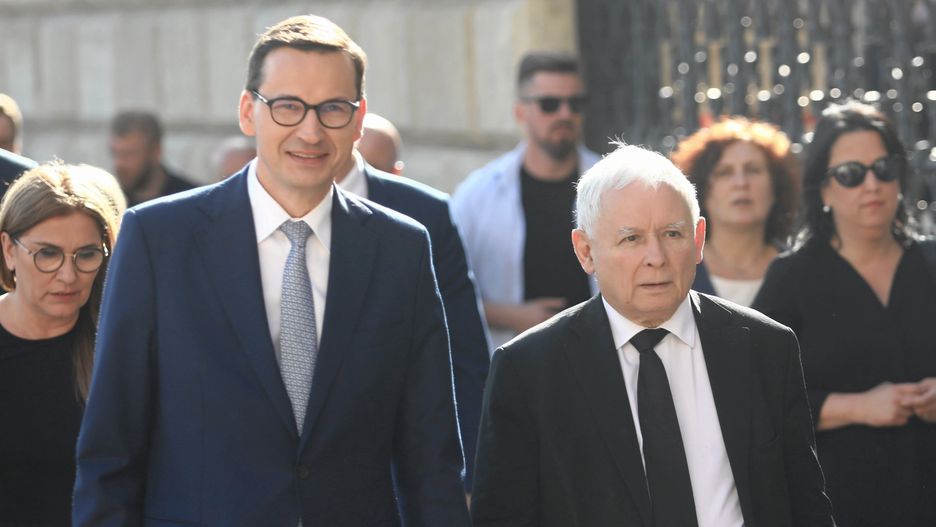 Miesiecznica pogrzebu Lecha i Marii Kaczynskich na Wawelu w Krakowie18.06.2022 Krakow , Wawel . Miesiecznica pogrzebu Lecha i Marii Kaczynskich . nz Mateusz Morawiecki i Jaroslaw Kaczynski
Fot. Jakub Porzycki / Agencja Wyborcza.plFot. Jakub Porzycki / Agencja Wyborcza.plLech Kaczynski, /FR/