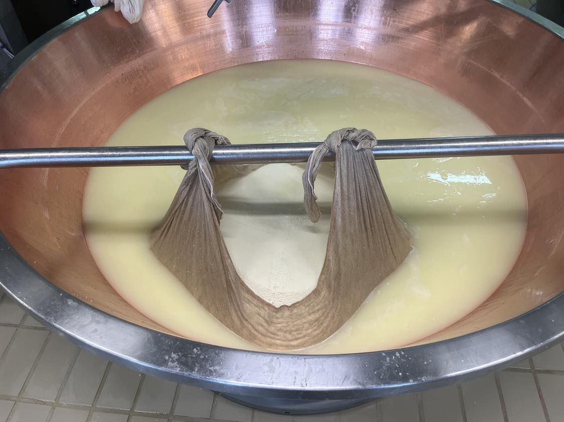 Do produkcji używane są specjalne chusty