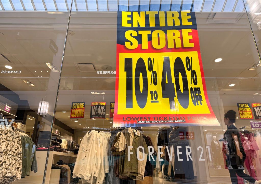 Forever 21 zwija się z centrów handlowych s Stanach 