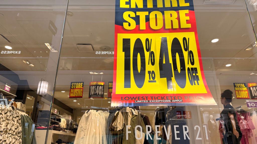 Forever 21 zwija się z centrów handlowych s Stanach 