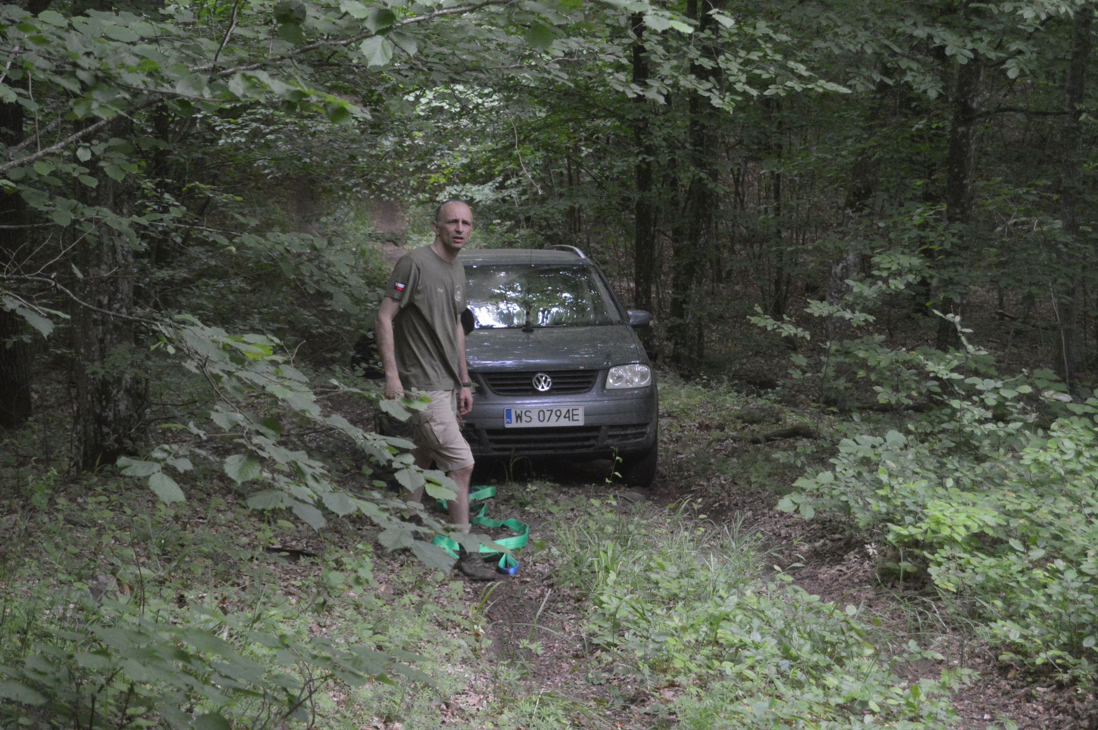 Załoga tego auta udowodniła, że offroad to stan umysłu, a nie rodzaj pojazdu. Oczywiście nie zostali bez pomocy.