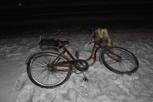 76-letni kierowca Forda potrącił rowerzystkę. Apel policji o ostrożność