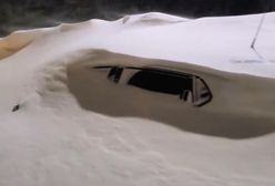 Samochody zakopane w gigantycznych zaspach śnieżnych. Francuzi publikują nagranie