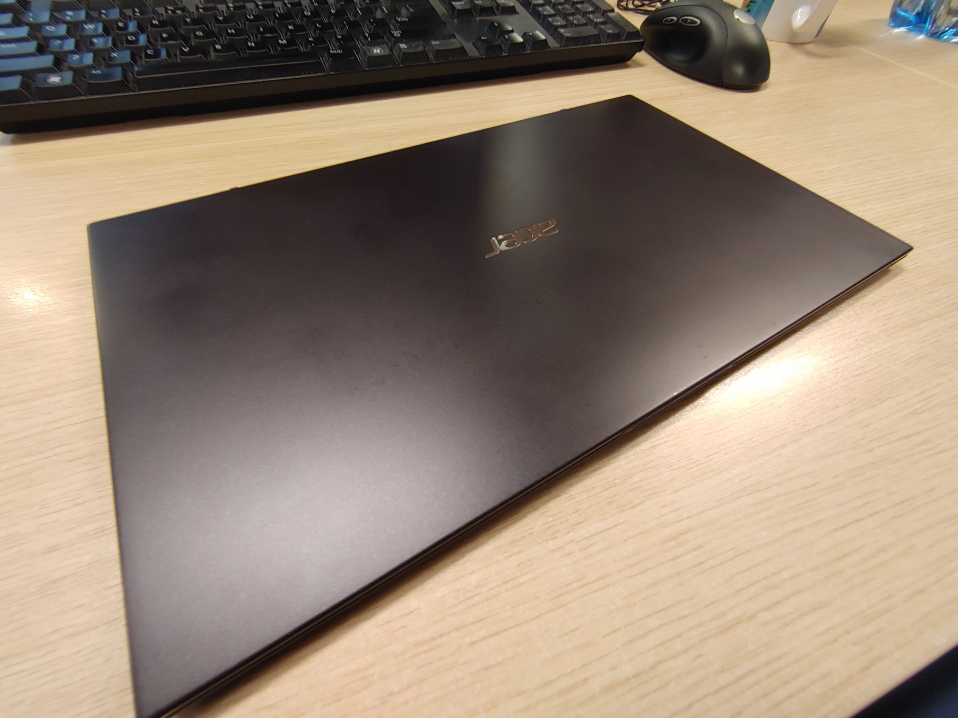 Acer Swift 7. Cienki i drogi. Milimetr tego laptopa kosztuje 760 zł 7