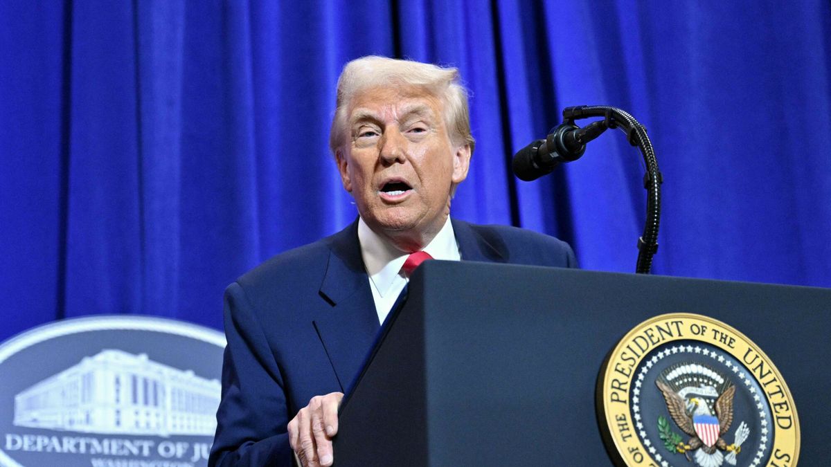 Archiwum zagraniczne East News 2025-03
US President Donald Trump speaks at the Department of Justice in Washington, DC, on March 14, 2025. (Photo by ROBERTO SCHMIDT / AFP)
ROBERTO SCHMIDT