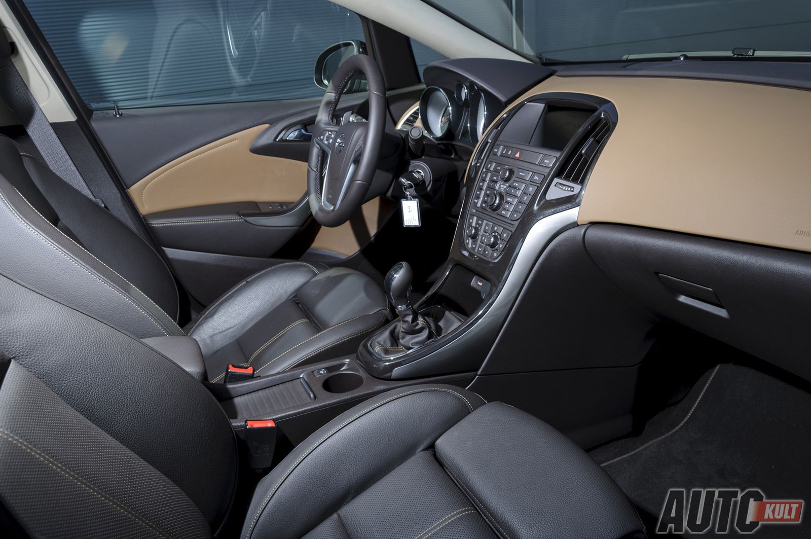 Opel Astra Sedan vs. Renault Fluence vs. Škoda Octavia vs. Toyota Corolla - galeria testowa 6