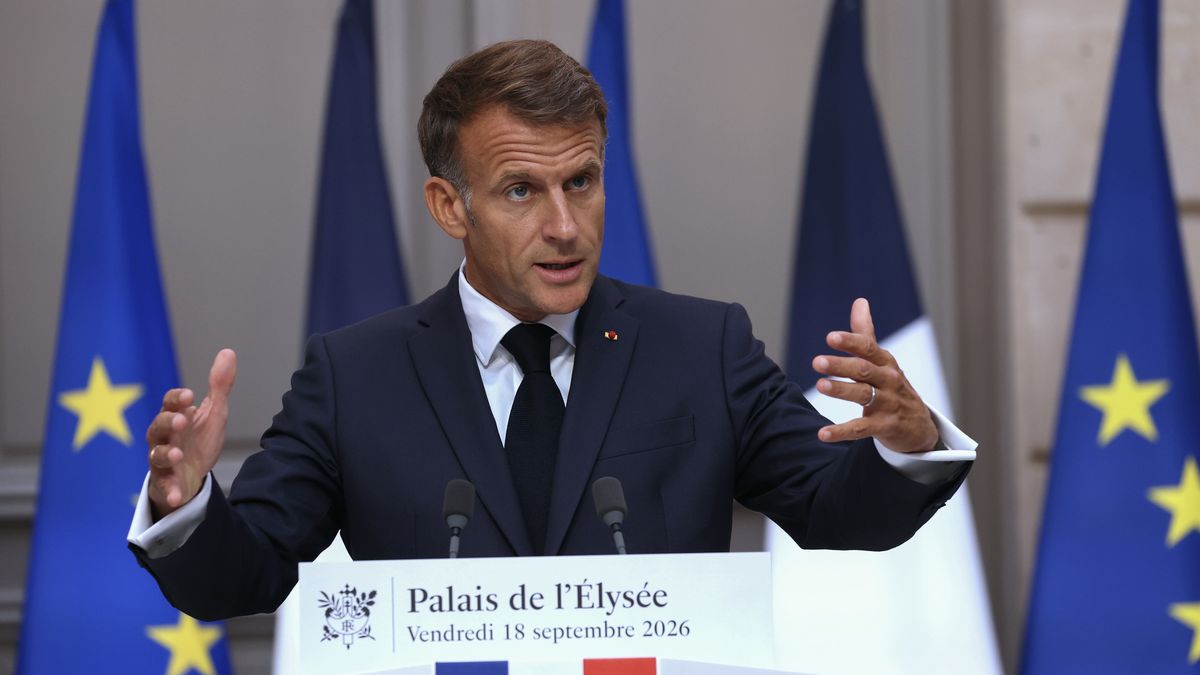 France's President Emmanuel Macron addresses the audience during a press conference following a meeting with candidates for the 2027 presidential election and party leaders focused on the geopolitical situation and its consequences, at the presidential Elysee Palace in Paris, France, 18 September 2026. Emmanuel Macron requested the preparation of a 'plan to protect our critical infrastructure' in response to what he described as 'Russian hybrid attacks.' EPA/THOMAS SAMSON / POOL MAXPPP OUT Dostawca: PAP/EPA.