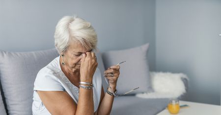 Niedzielny zakaz handlu uderza w seniorów. Ekonomista podał prosty powód