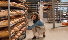 Orange dla Firm w kampanii świątecznej pyta „Za co?”