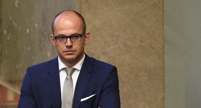 Prezes UKE unieważnia aukcję częstotliwości na 5G, zakończy kadencję 30 maja